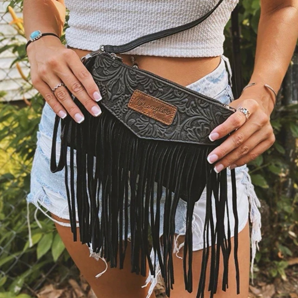 - Wrangler Hand Tooled Fringed Bag - Picture 6 of 7